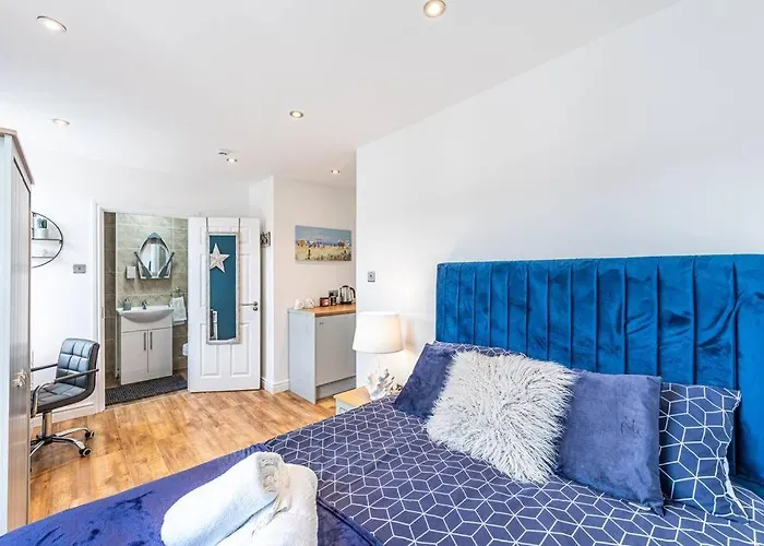 Stunning House Close To The Stadium + Hot Tub!