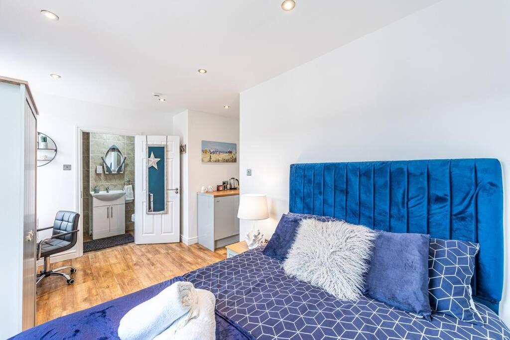 Stunning House Close To The Stadium + Hot Tub! Villa *