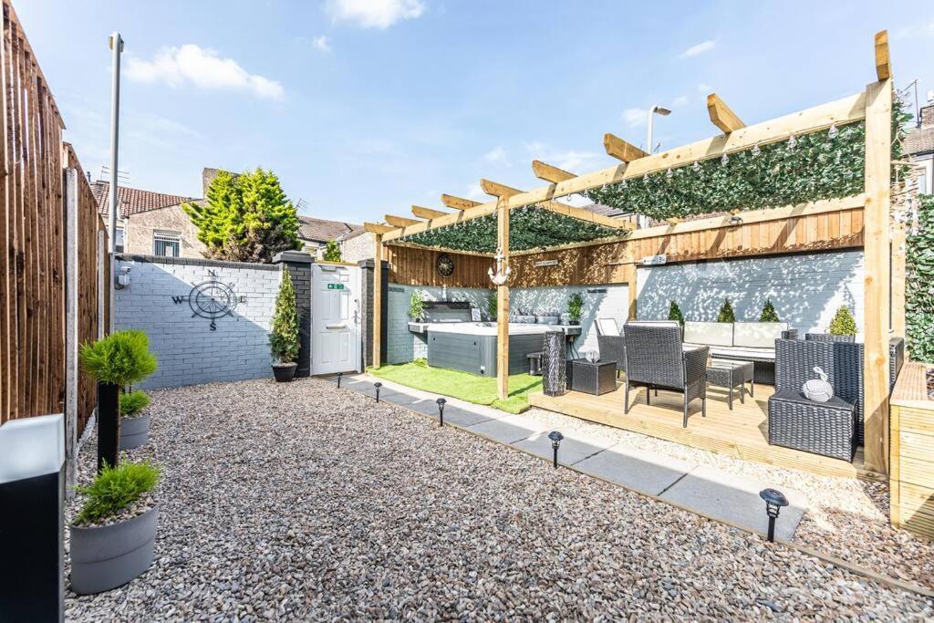 Stunning House Close To The Stadium + Hot Tub! *