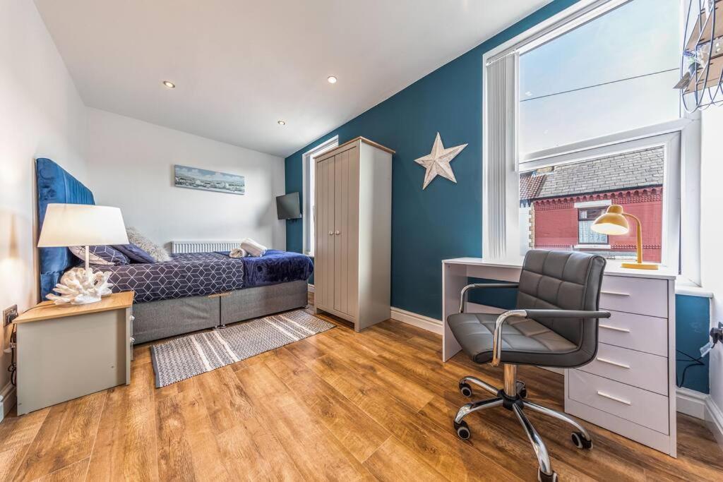 Stunning House Close To The Stadium + Hot Tub! Villa